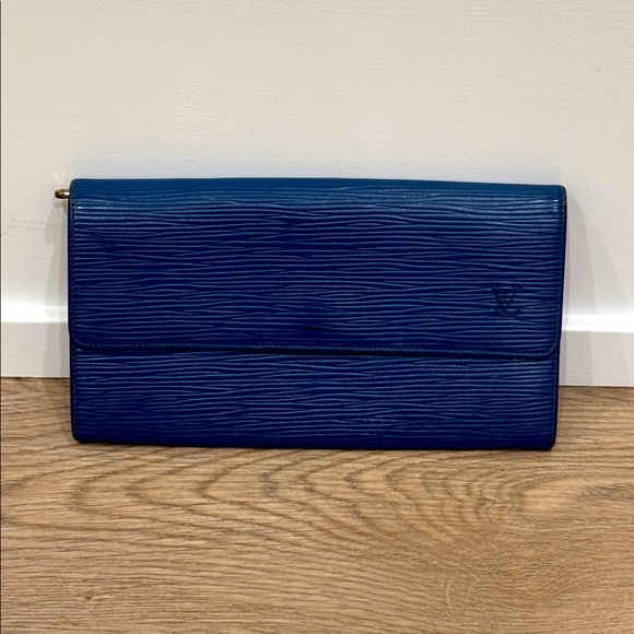 🎄 🫐 VINTAGE Louis Vuitton Epi Leather Wallet - Picture 1 of 11